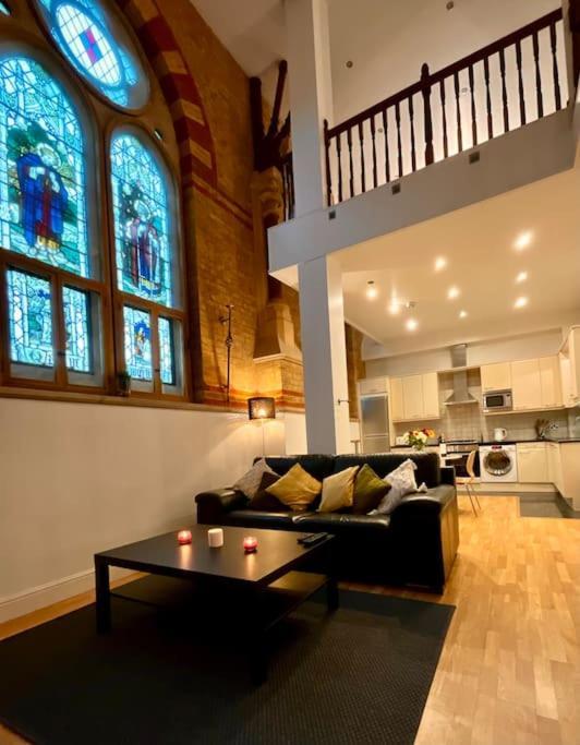 Magical Church Conversion In Watford Watford  Ngoại thất bức ảnh
